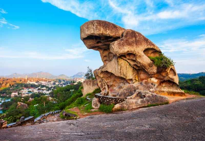 Explore Udaipur and Mount Abu with a customized tour package by Travelsthan.